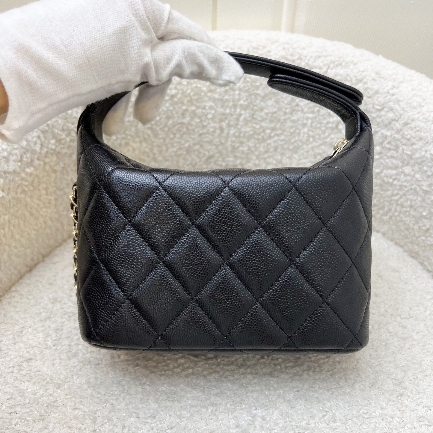 GLM-25A Quilted Hobo Clutch on Chain in Black Caviar and LGHW