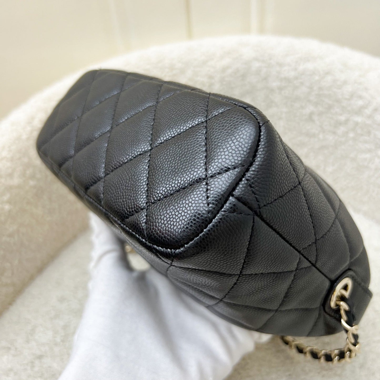 GLM-25A Quilted Hobo Clutch on Chain in Black Caviar and LGHW