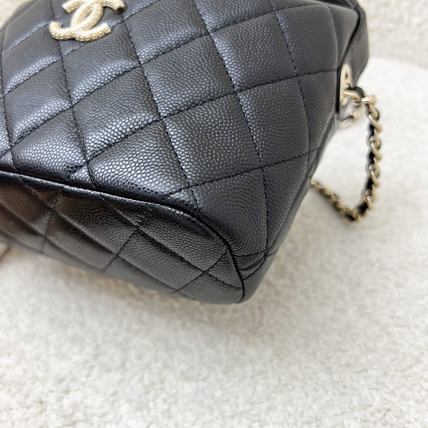 GLM-25A Quilted Hobo Clutch on Chain in Black Caviar and LGHW