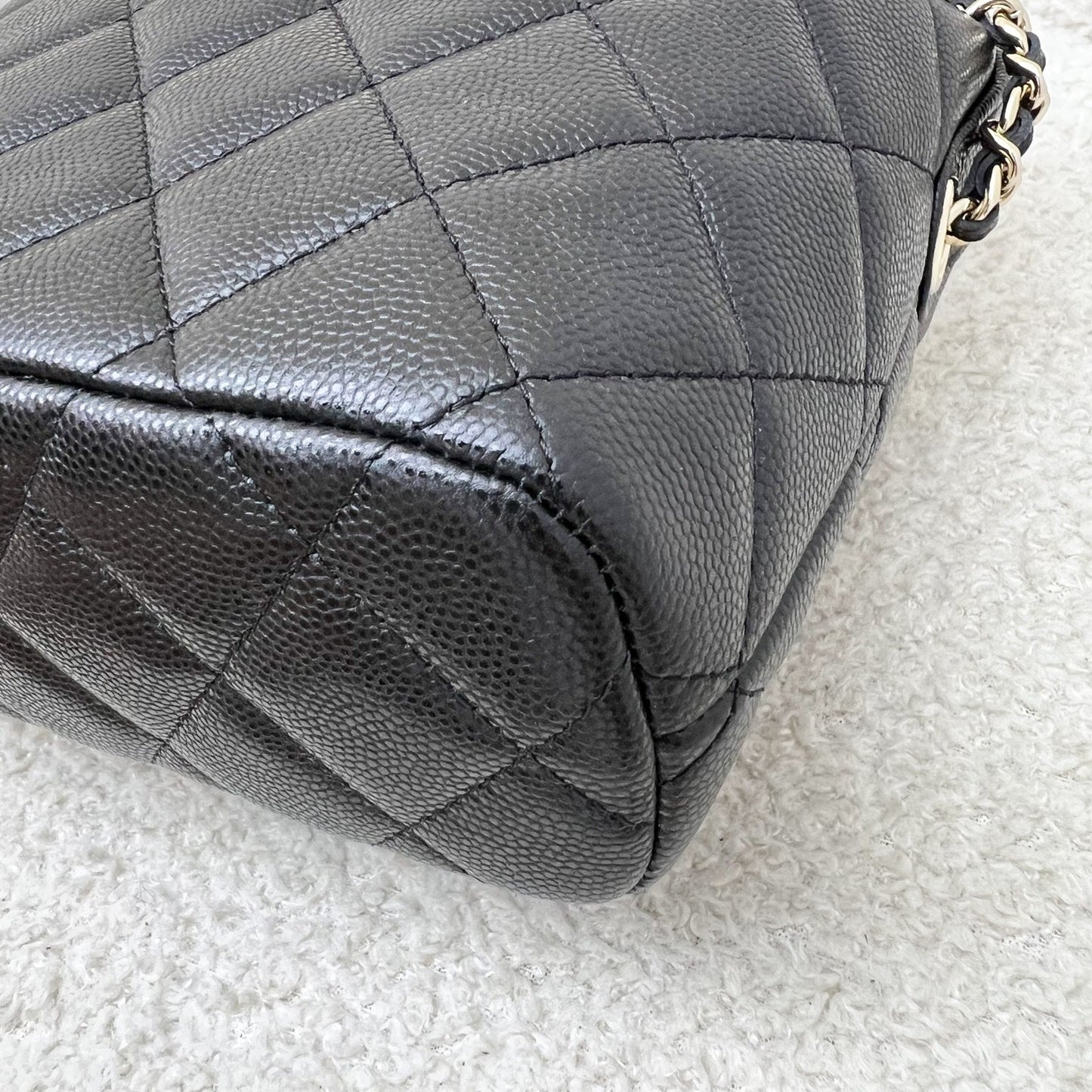 GLM-25A Quilted Hobo Clutch on Chain in Black Caviar and LGHW