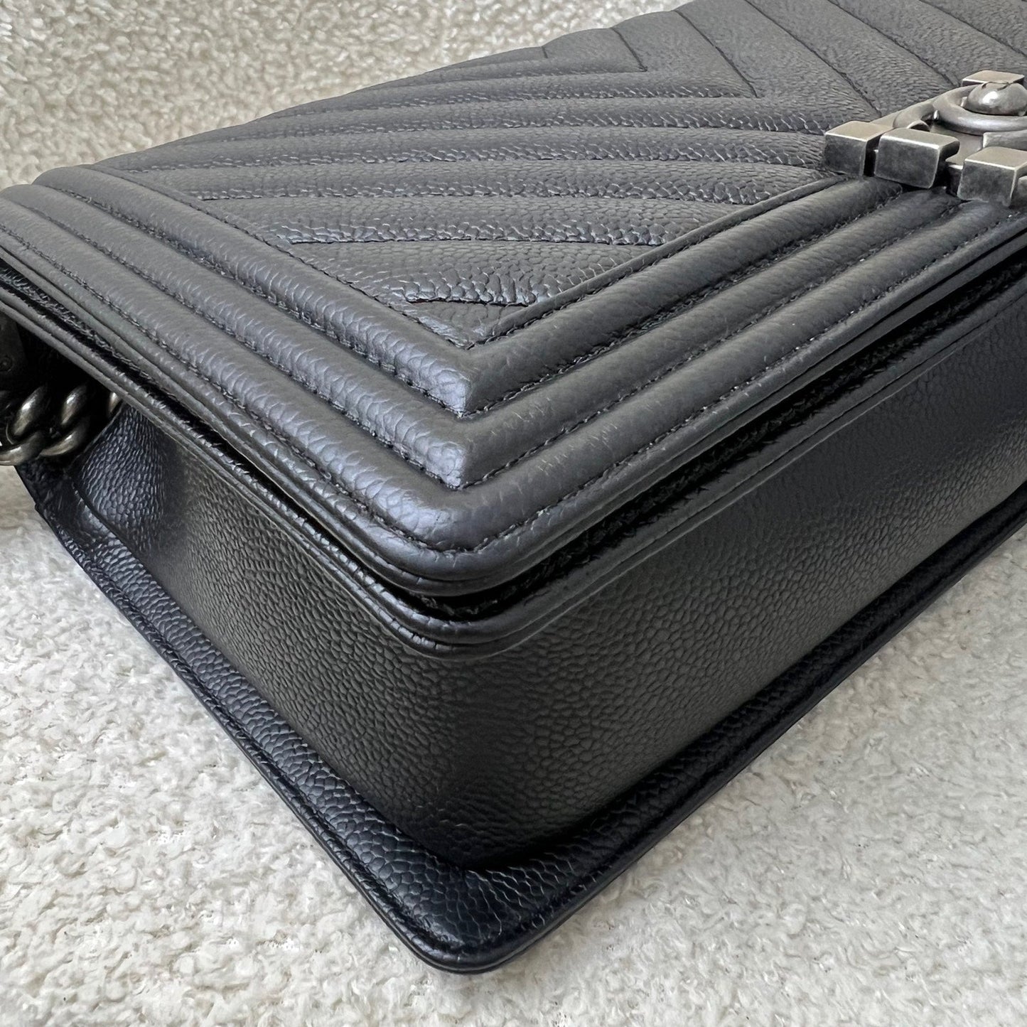 GLM-New Medium / Large 28cm Boy in Chevron Quilted Black Caviar and RHW (Model: A92193)