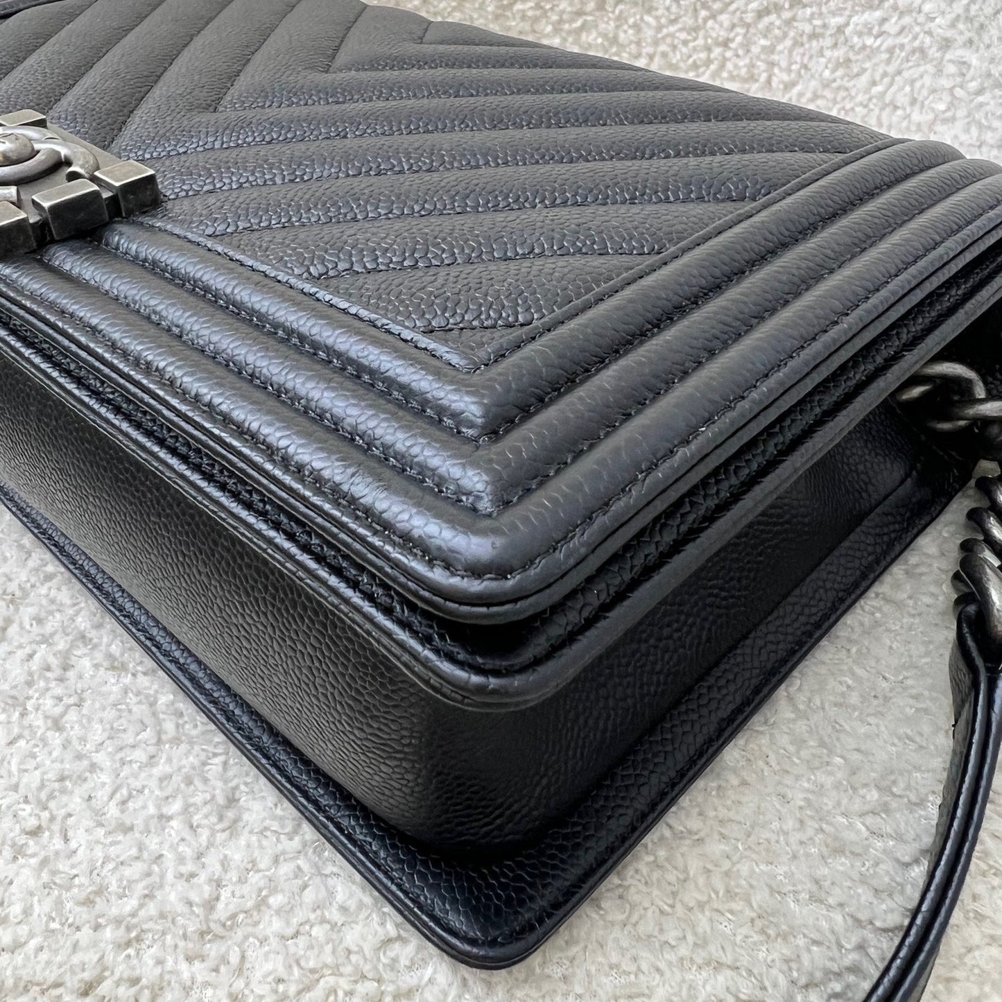 GLM-New Medium / Large 28cm Boy in Chevron Quilted Black Caviar and RHW (Model: A92193)