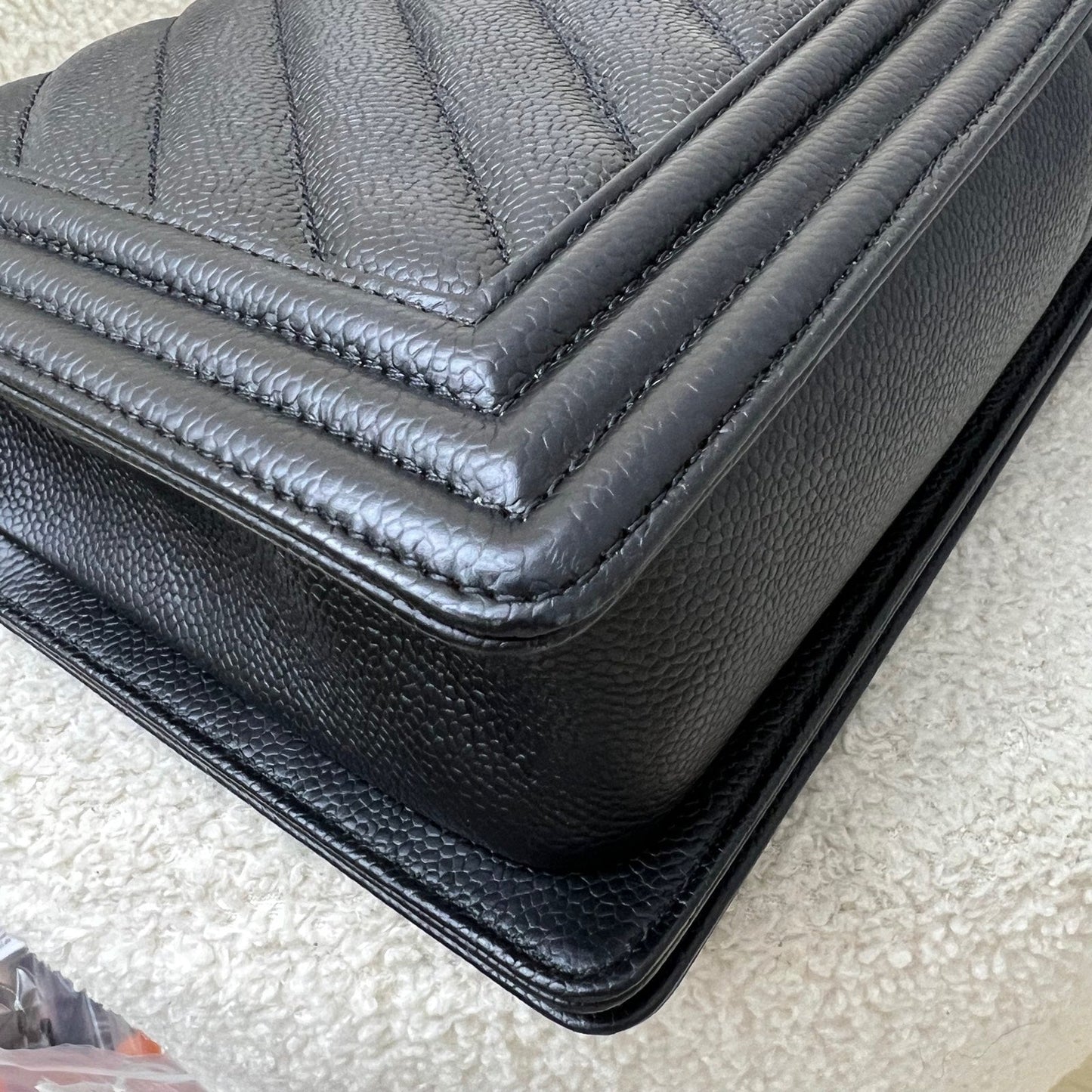 GLM-New Medium / Large 28cm Boy in Chevron Quilted Black Caviar and RHW (Model: A92193)