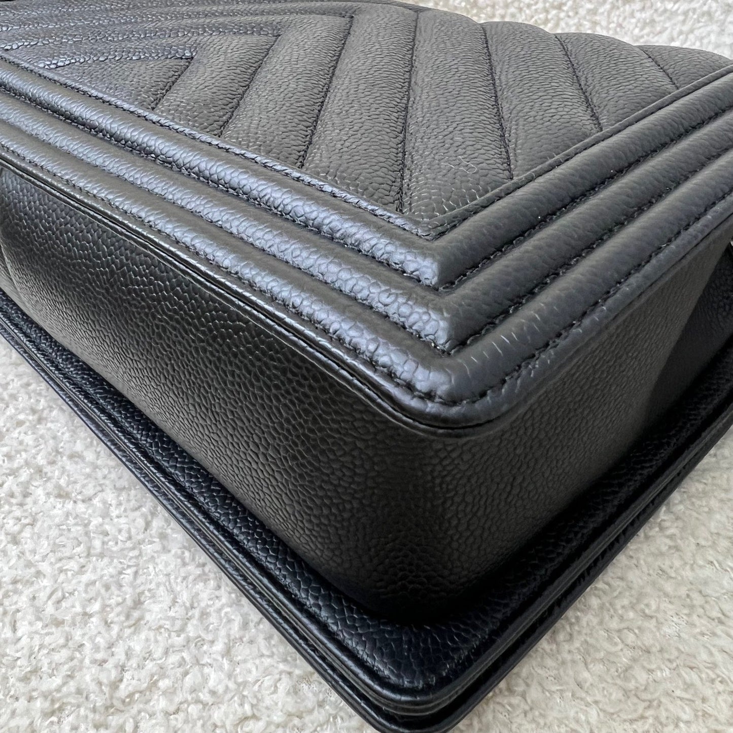 GLM-New Medium / Large 28cm Boy in Chevron Quilted Black Caviar and RHW (Model: A92193)
