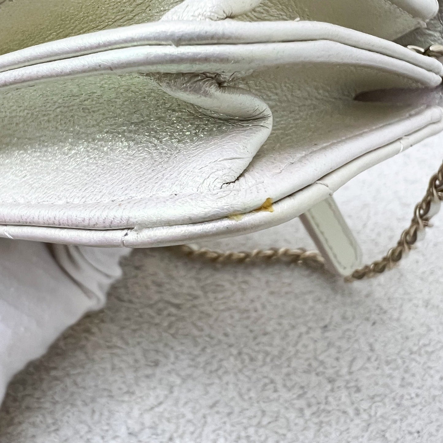 GLM-Mini Wallet On Chain WOC in 20B Iridescent Ivory Lambskin and LGHW (Model: AP1649)