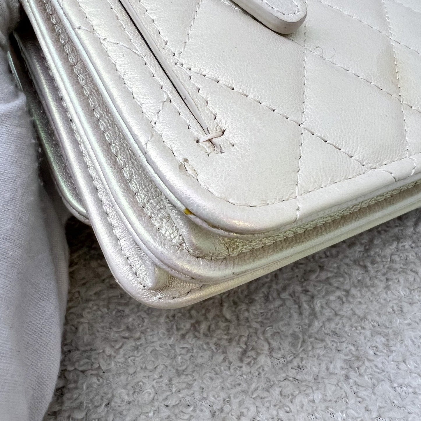 GLM-Mini Wallet On Chain WOC in 20B Iridescent Ivory Lambskin and LGHW (Model: AP1649)