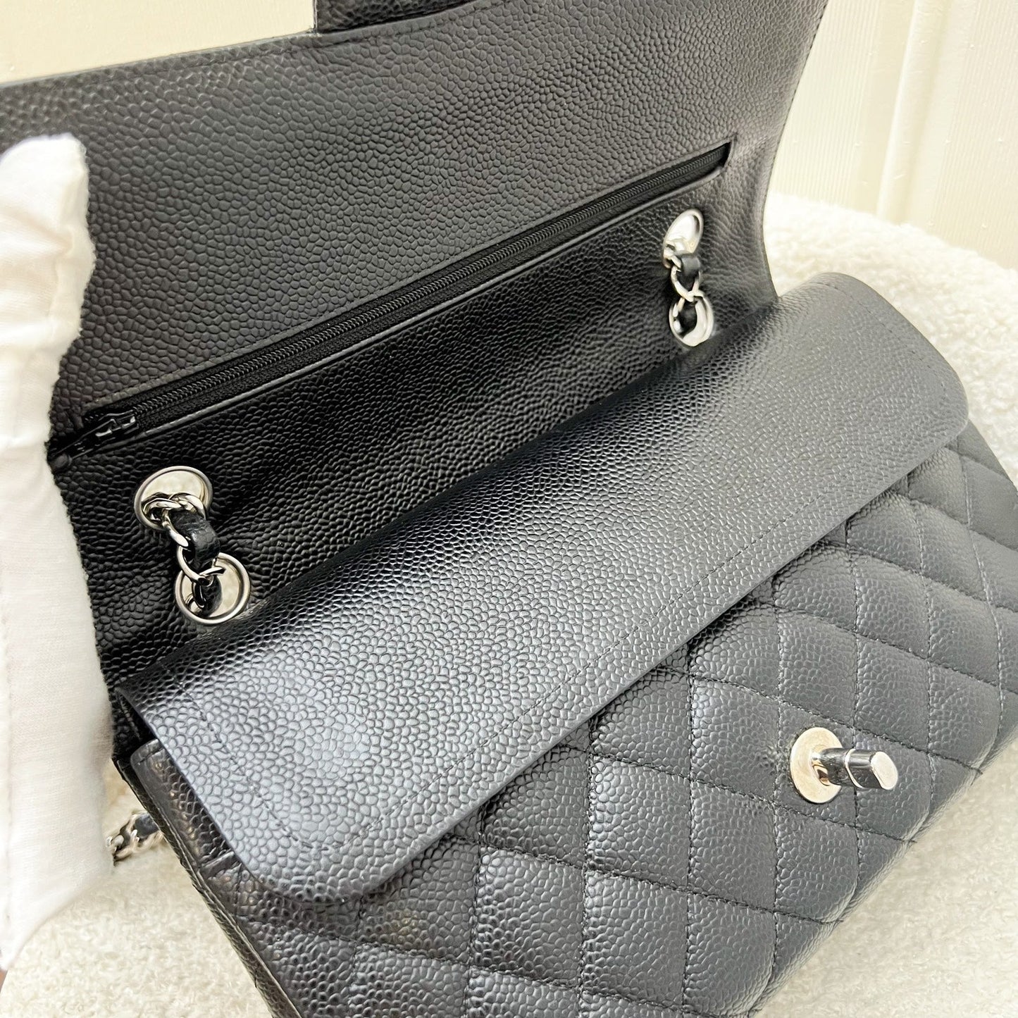 GLM-Medium Classic Flap CF in Black Caviar and SHW