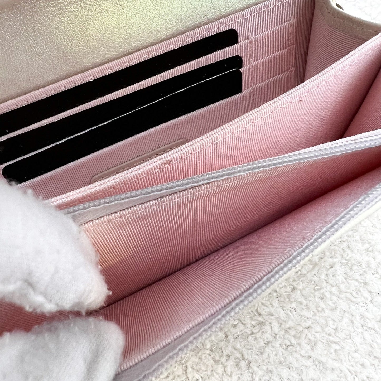GLM-Mini Wallet On Chain WOC in 20B Iridescent Ivory Lambskin and LGHW (Model: AP1649)