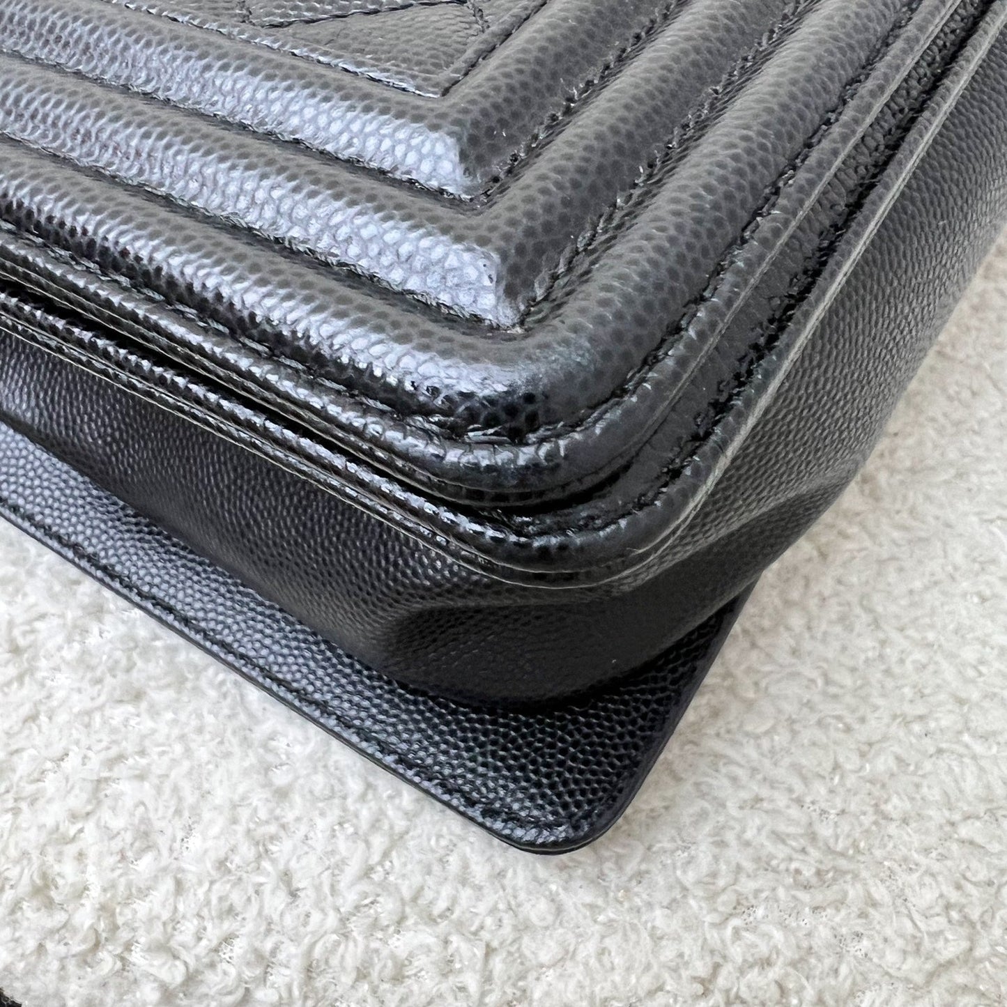 GLM-Medium 25cm Boy Flap in Black Caviar and AGHW