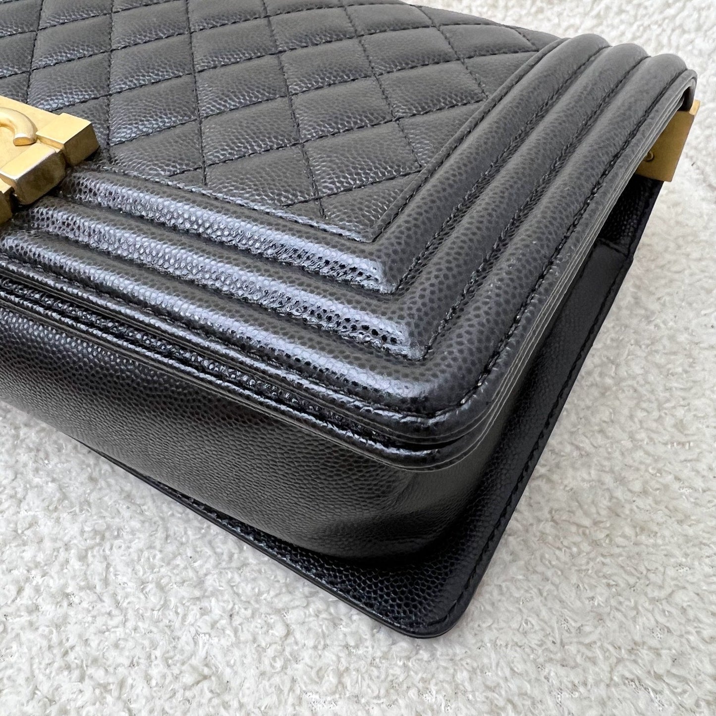 GLM-Medium 25cm Boy Flap in Black Caviar and AGHW