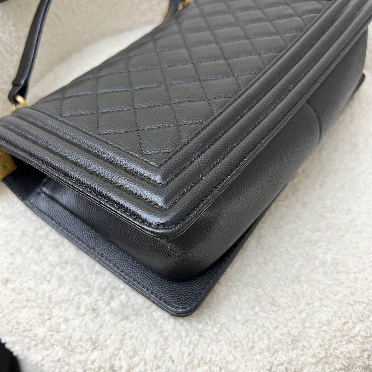 GLM-Medium 25cm Boy Flap in Black Caviar and AGHW