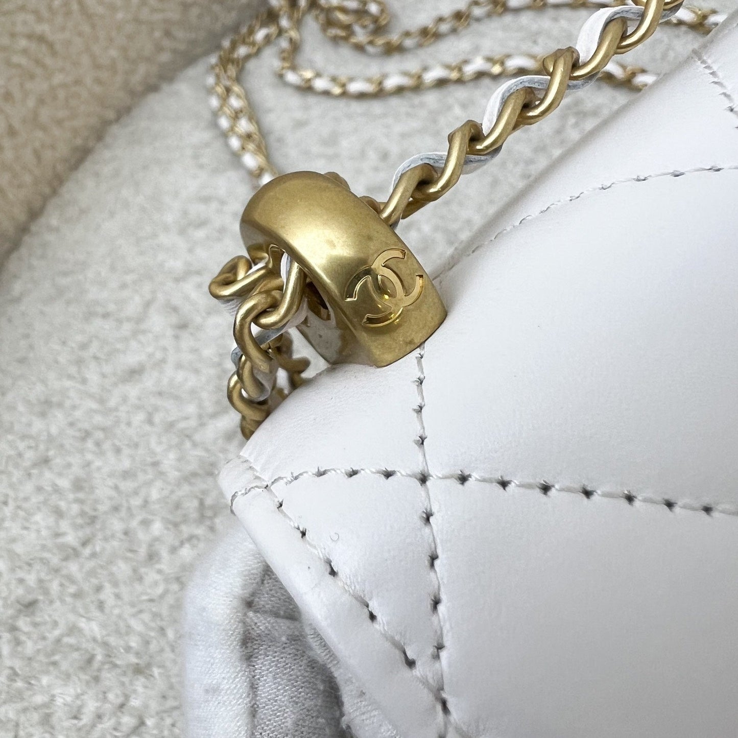 GLM-24C Double Pearl Adjustable Chain Wallet on Chain WOC in White Calfskin and AGHW (Model: AP2289)