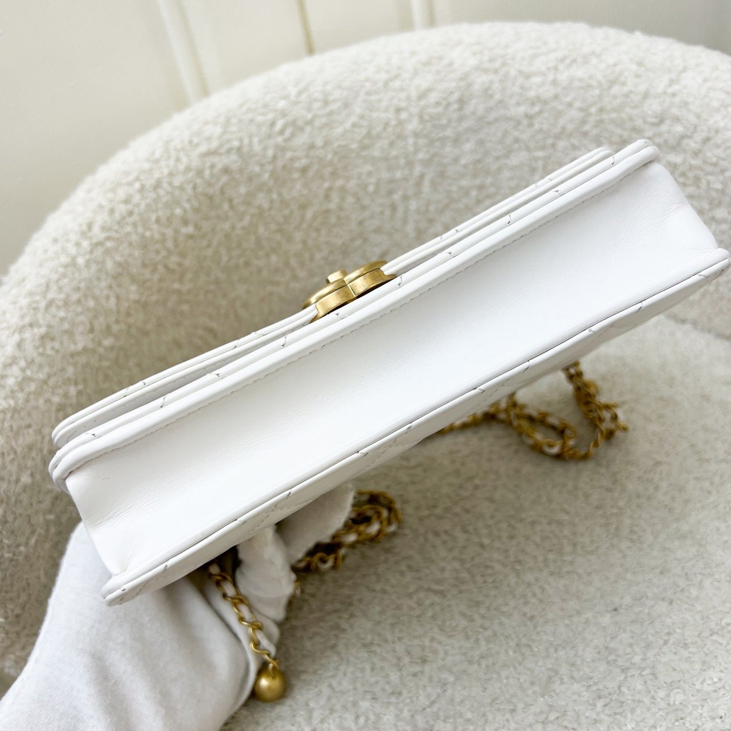 GLM-24C Double Pearl Adjustable Chain Wallet on Chain WOC in White Calfskin and AGHW (Model: AP2289)