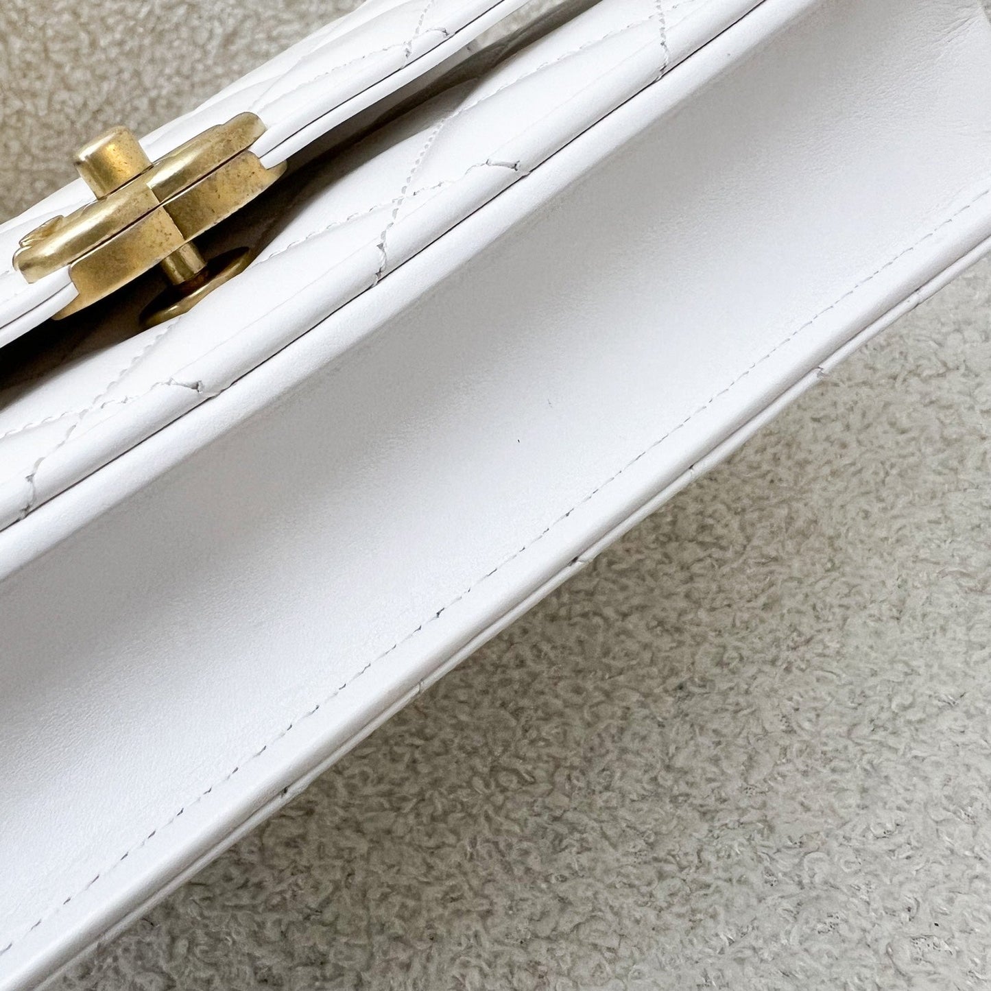 GLM-24C Double Pearl Adjustable Chain Wallet on Chain WOC in White Calfskin and AGHW (Model: AP2289)