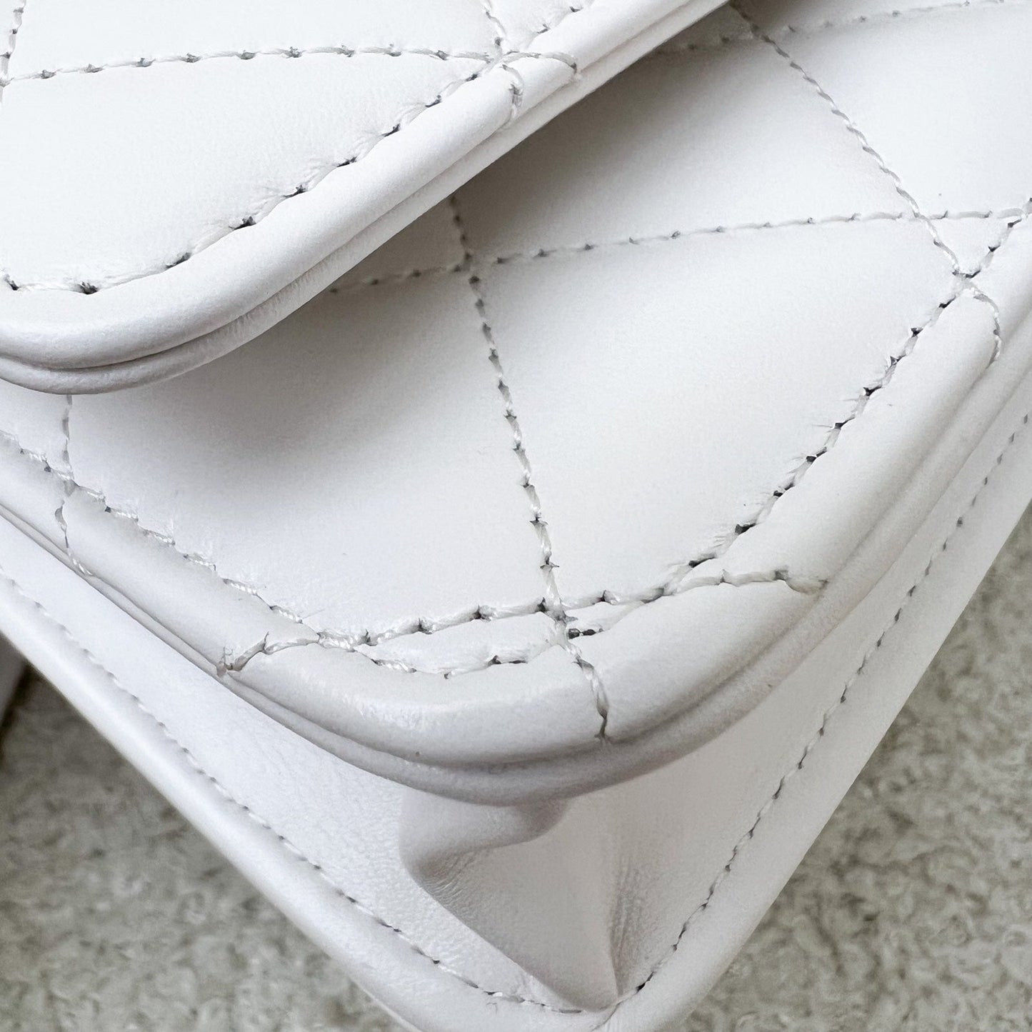 GLM-24C Double Pearl Adjustable Chain Wallet on Chain WOC in White Calfskin and AGHW (Model: AP2289)