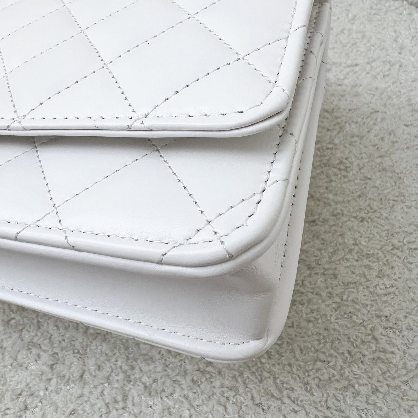 GLM-24C Double Pearl Adjustable Chain Wallet on Chain WOC in White Calfskin and AGHW (Model: AP2289)