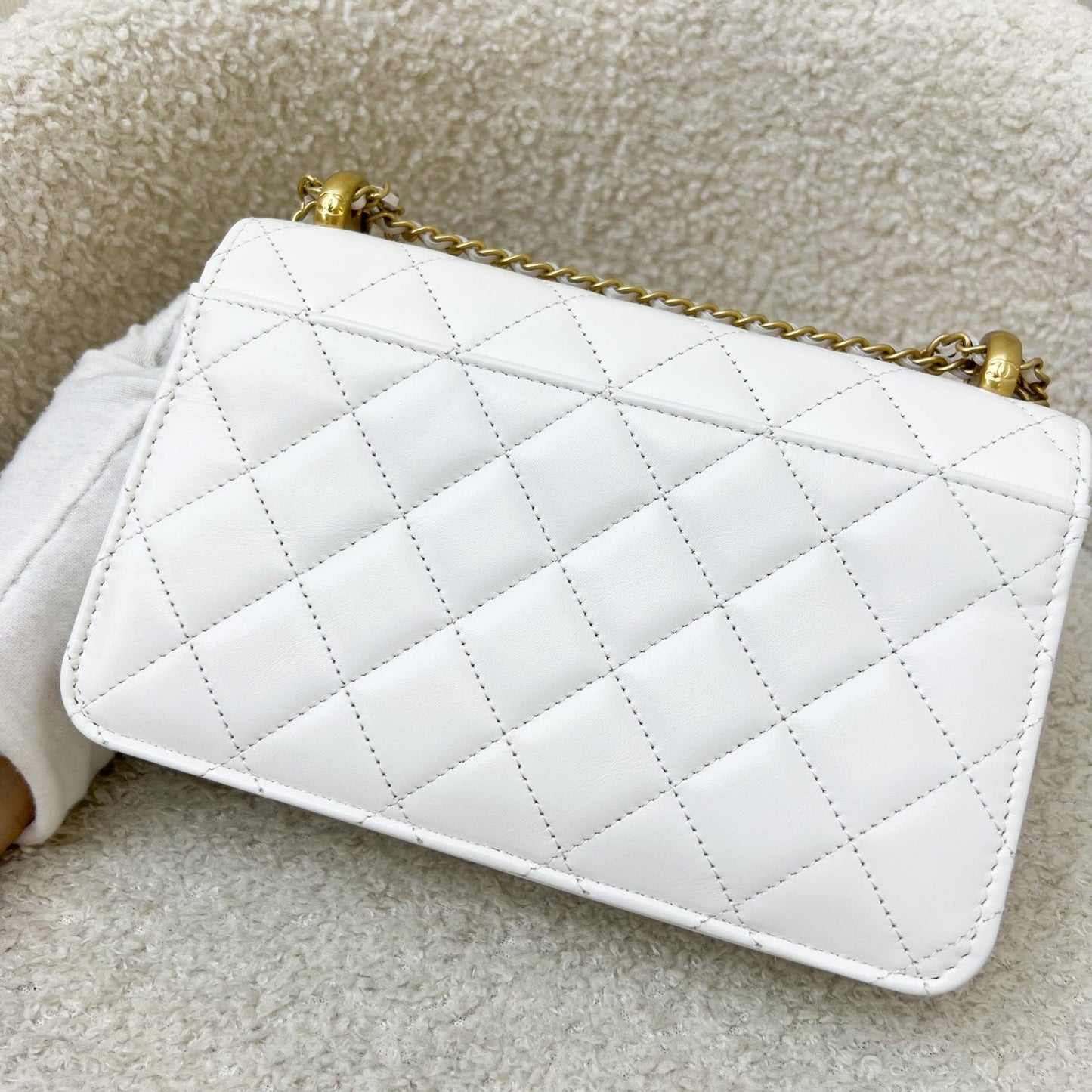 GLM-24C Double Pearl Adjustable Chain Wallet on Chain WOC in White Calfskin and AGHW (Model: AP2289)