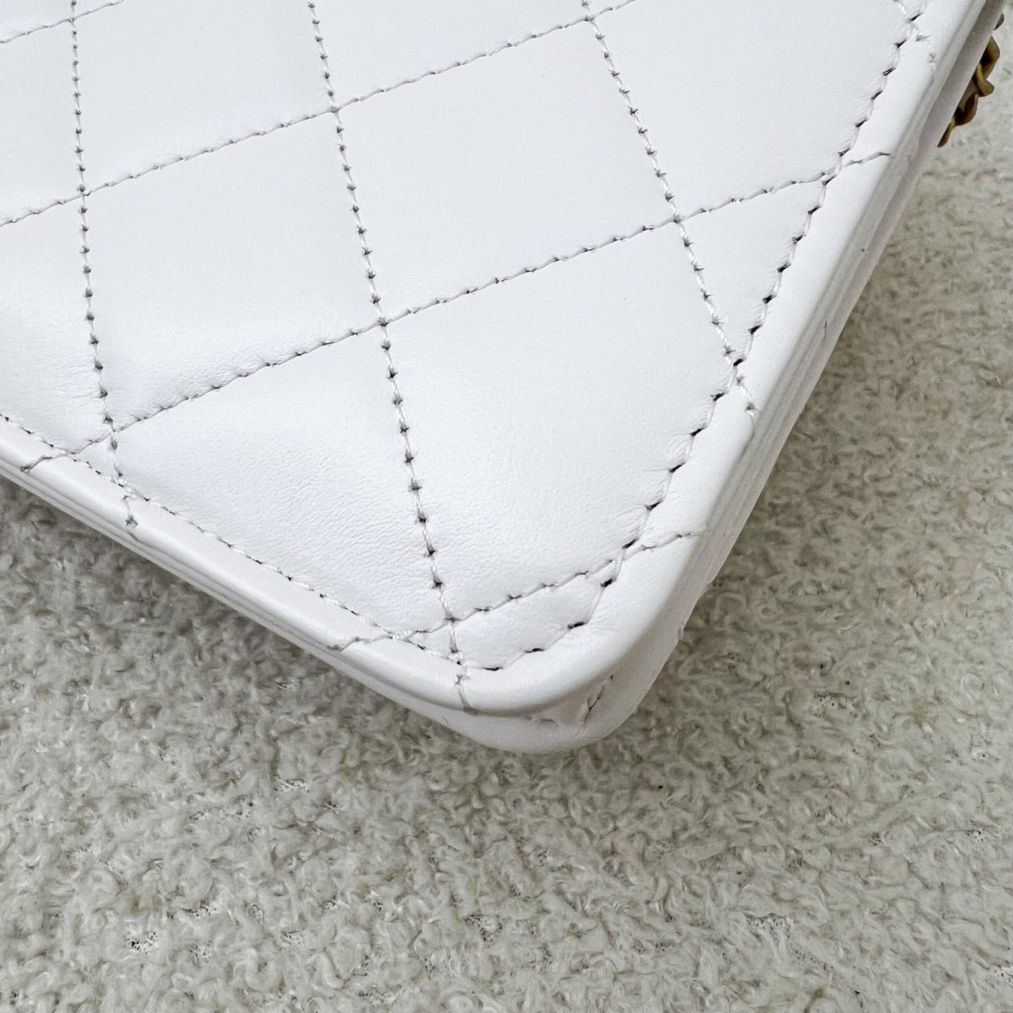 GLM-24C Double Pearl Adjustable Chain Wallet on Chain WOC in White Calfskin and AGHW (Model: AP2289)