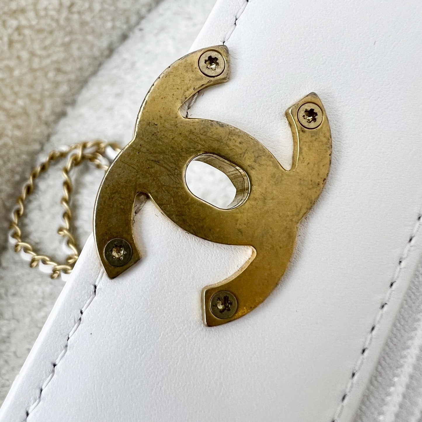 GLM-24C Double Pearl Adjustable Chain Wallet on Chain WOC in White Calfskin and AGHW (Model: AP2289)