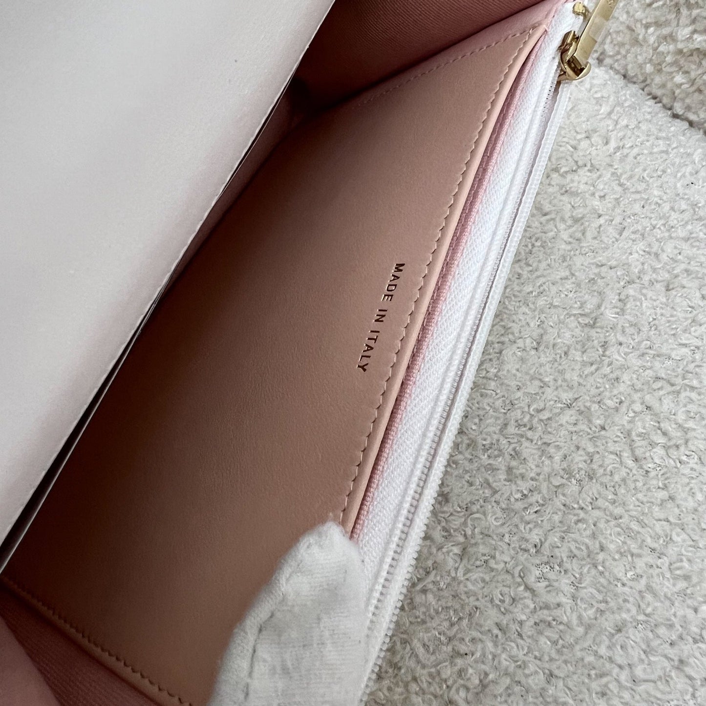GLM-24C Double Pearl Adjustable Chain Wallet on Chain WOC in White Calfskin and AGHW (Model: AP2289)