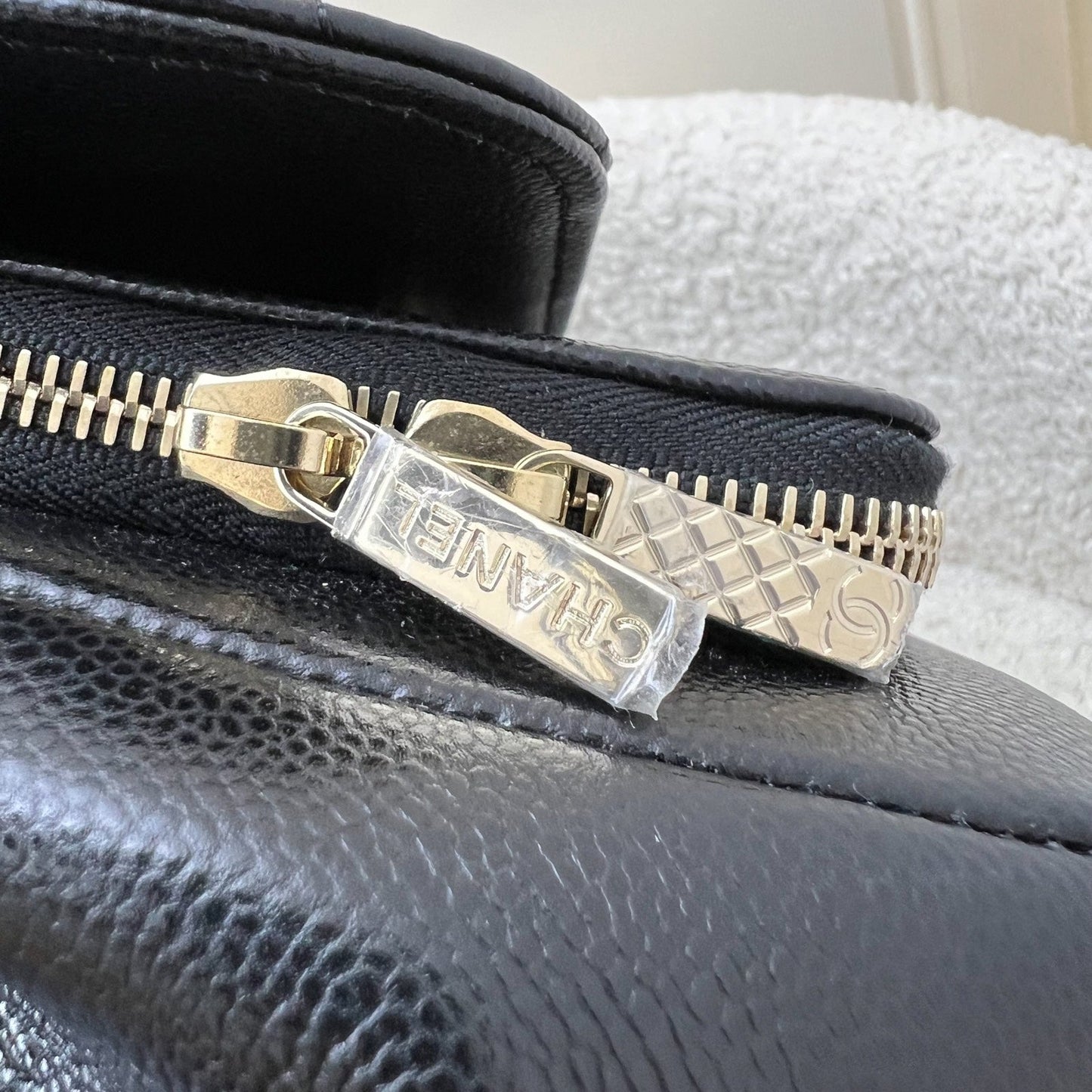 GLM-Medium Business Affinity Flap in Black Caviar and LGHW (Model: A93607)