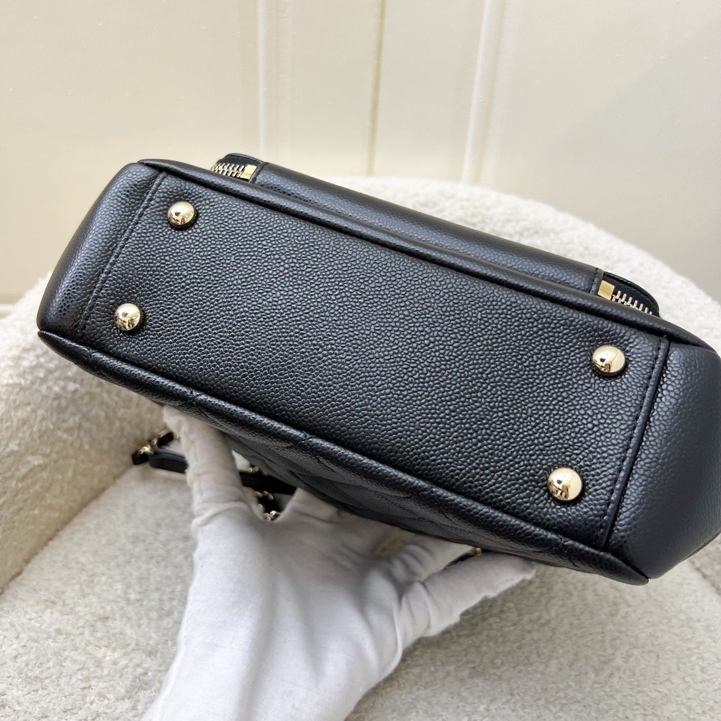 GLM-Medium Business Affinity Flap in Black Caviar and LGHW (Model: A93607)