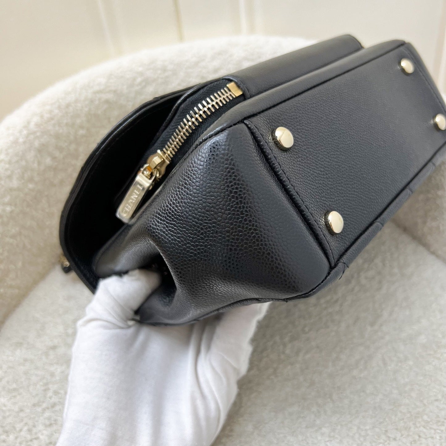 GLM-Medium Business Affinity Flap in Black Caviar and LGHW (Model: A93607)