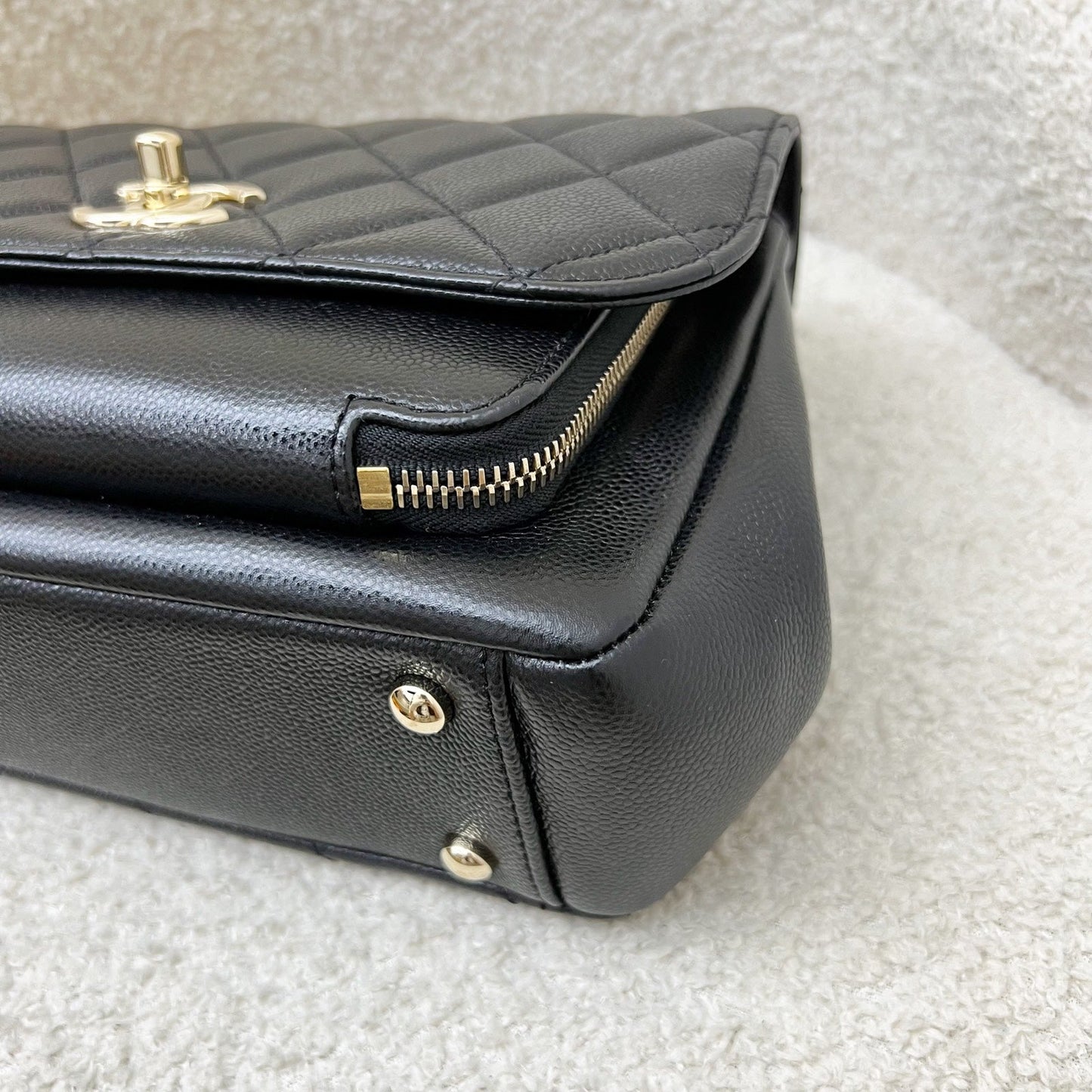 GLM-Medium Business Affinity Flap in Black Caviar and LGHW (Model: A93607)