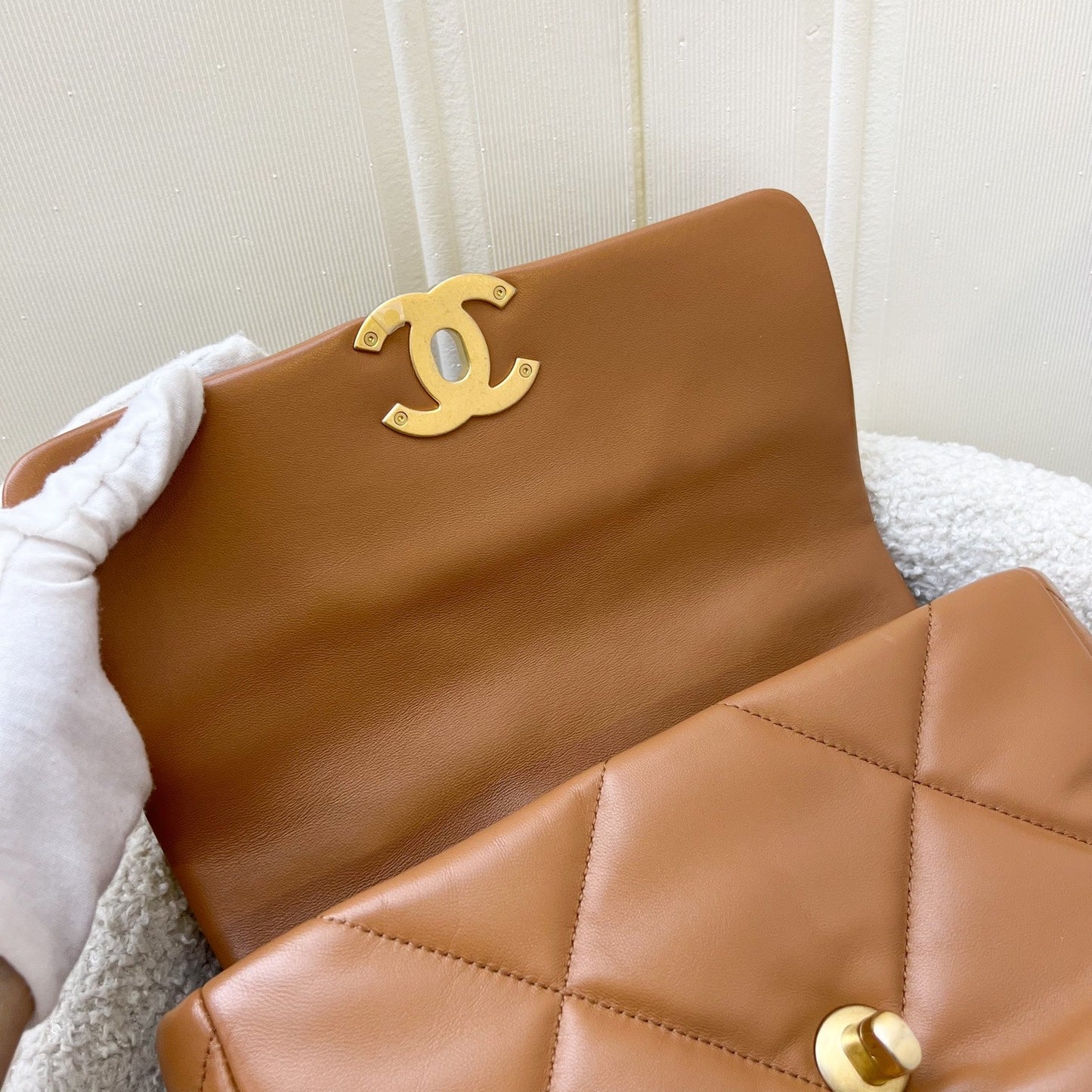 GLM-19 Small Flap in 22S Caramel Lambskin and 3-tone HW