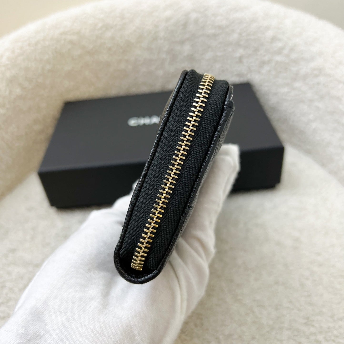 GLM-Classic Medium Zipped Wallet in Black Caviar and LGHW