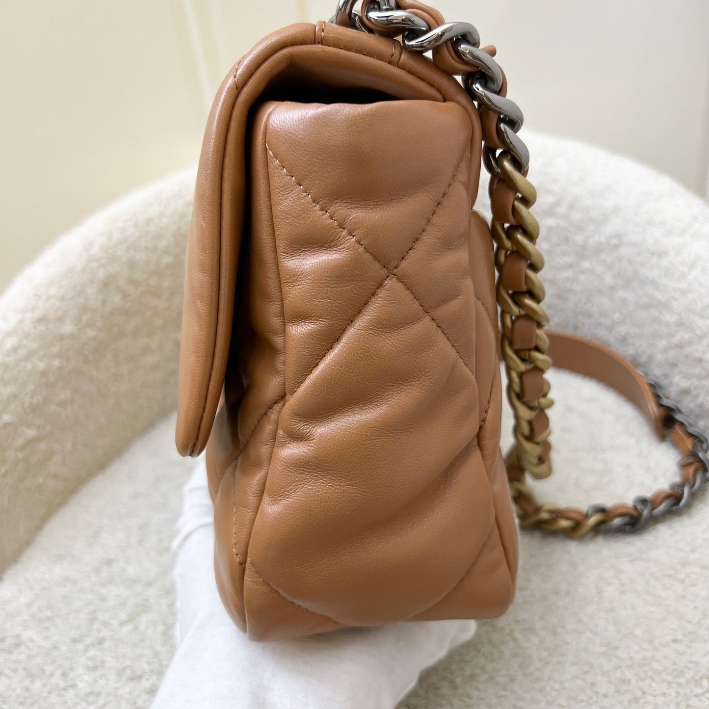 GLM-19 Small Flap in 22S Caramel Lambskin and 3-tone HW