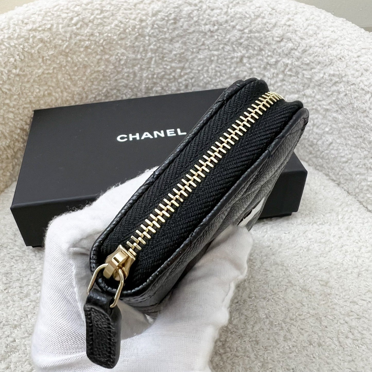 GLM-Classic Medium Zipped Wallet in Black Caviar and LGHW