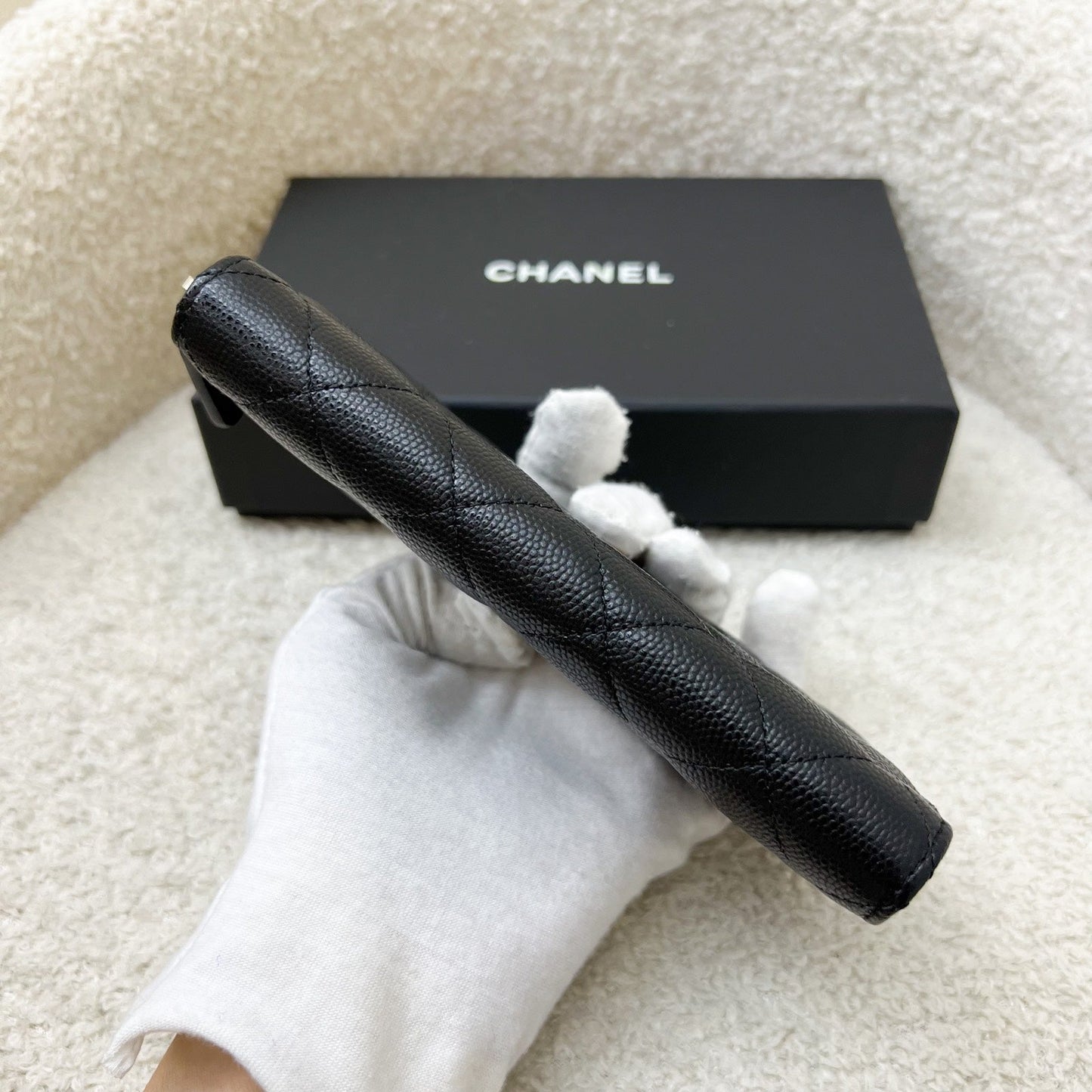 GLM-Classic Medium Zipped Wallet in Black Caviar and LGHW
