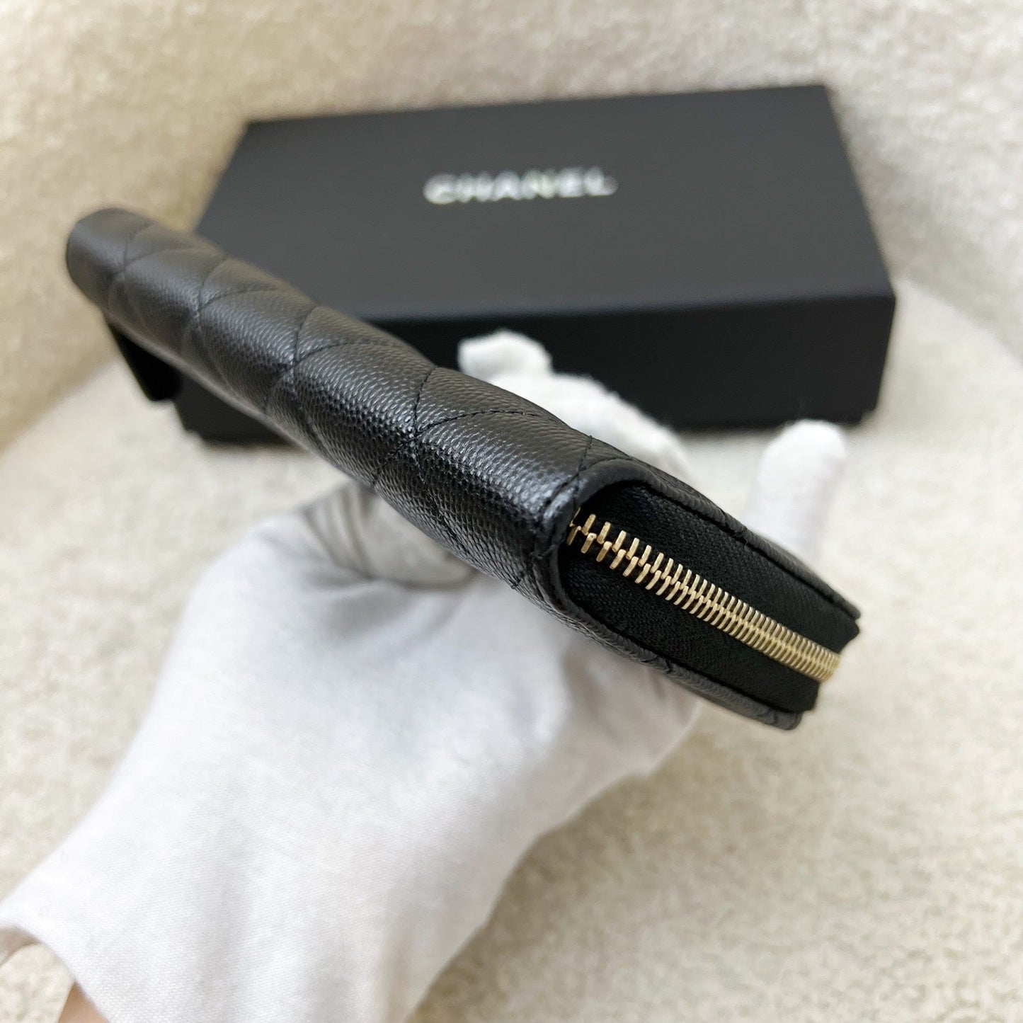 GLM-Classic Medium Zipped Wallet in Black Caviar and LGHW