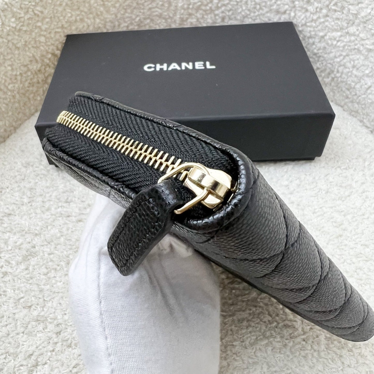 GLM-Classic Medium Zipped Wallet in Black Caviar and LGHW