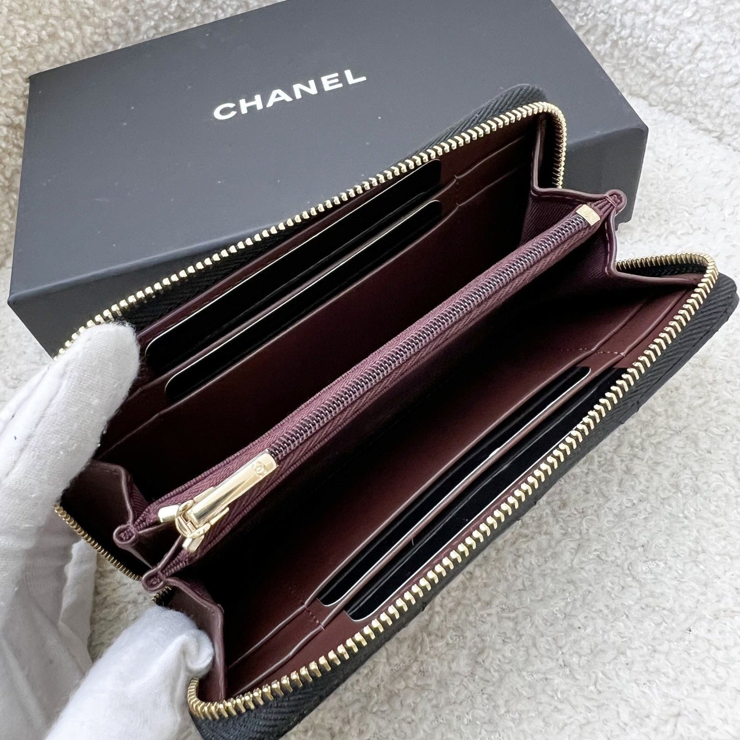 GLM-Classic Medium Zipped Wallet in Black Caviar and LGHW