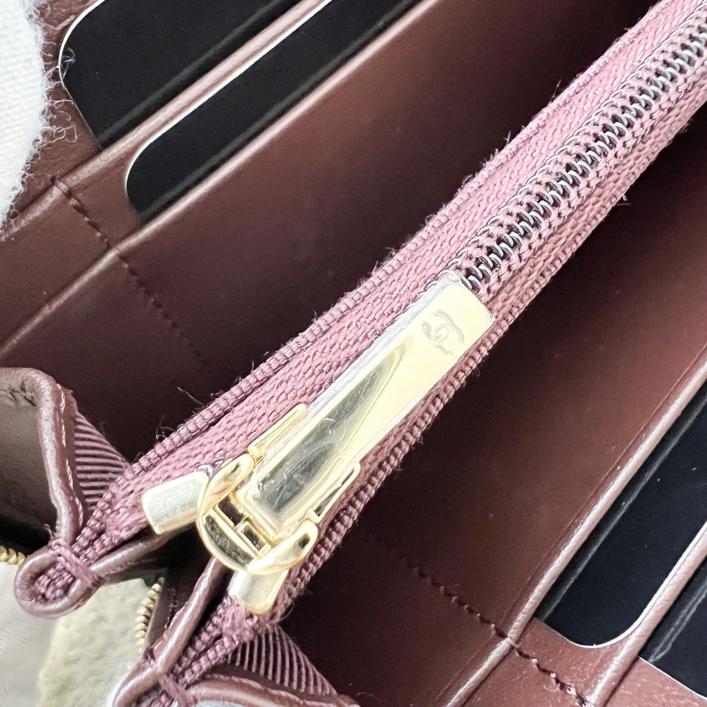 GLM-Classic Medium Zipped Wallet in Black Caviar and LGHW
