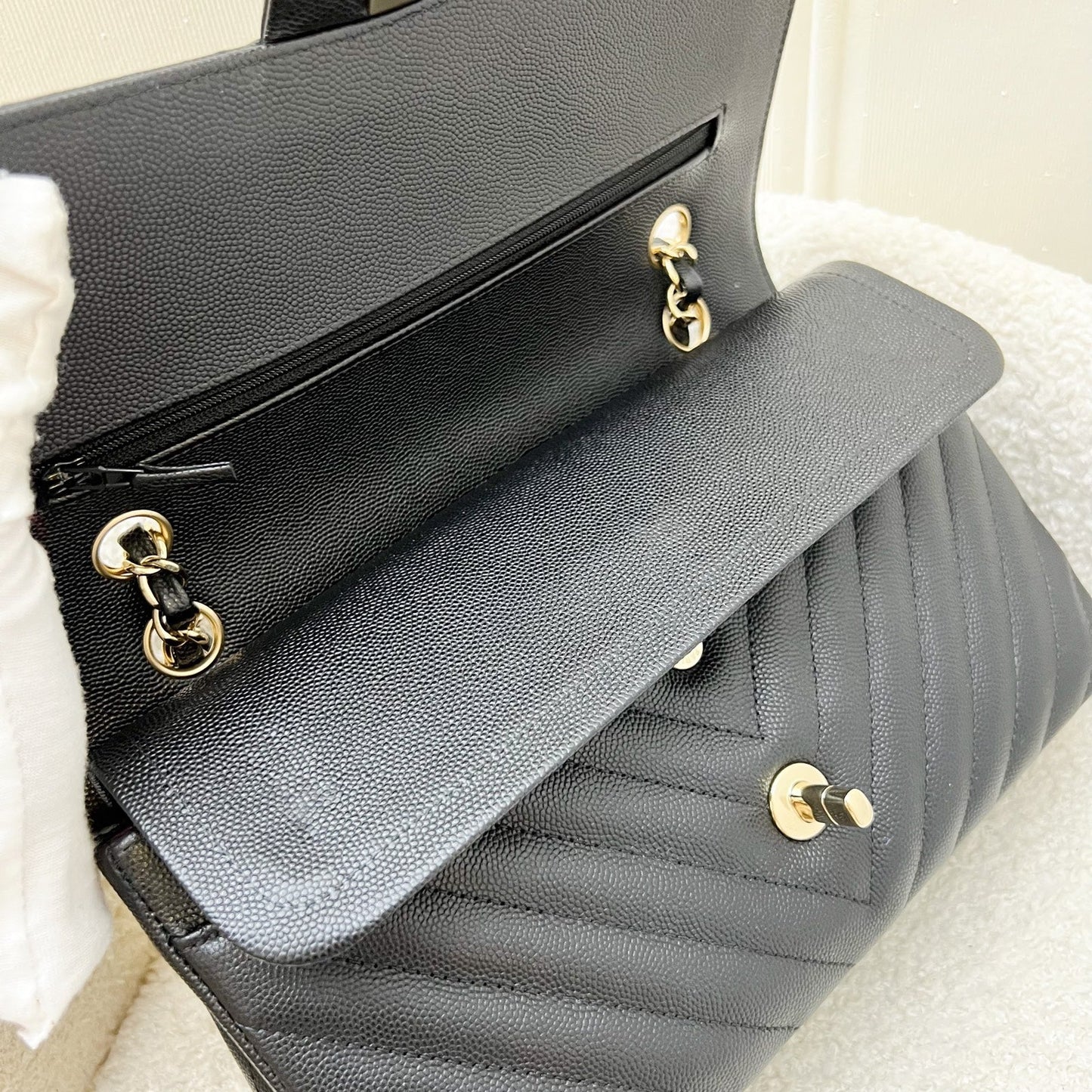 GLM-Classic Medium CF in Black Chevron Caviar and LGHW