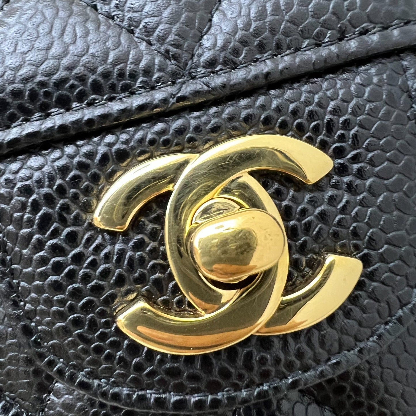 GLM-Small Classic Flap CF in Black Caviar and GHW (Model: A01113)