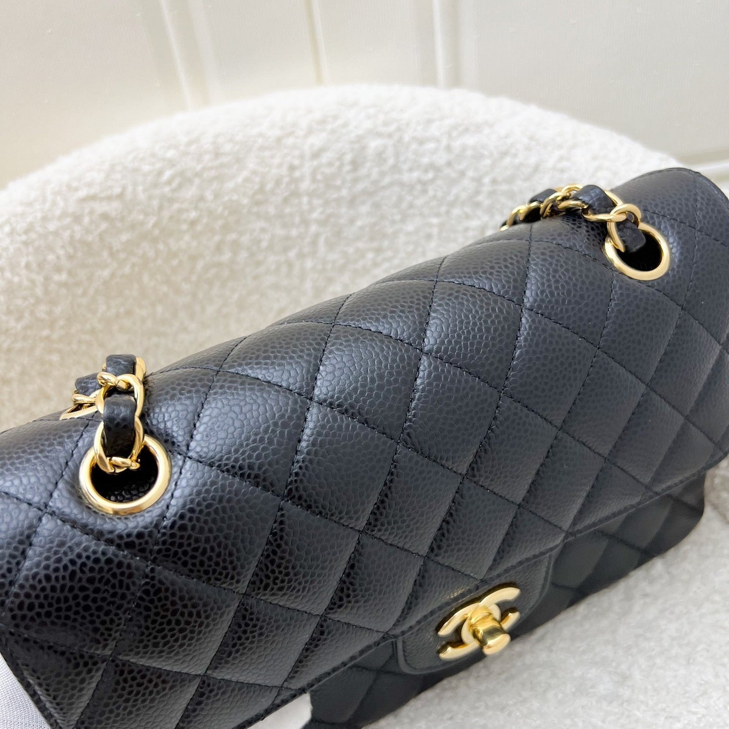 GLM-Small Classic Flap CF in Black Caviar and GHW (Model: A01113)