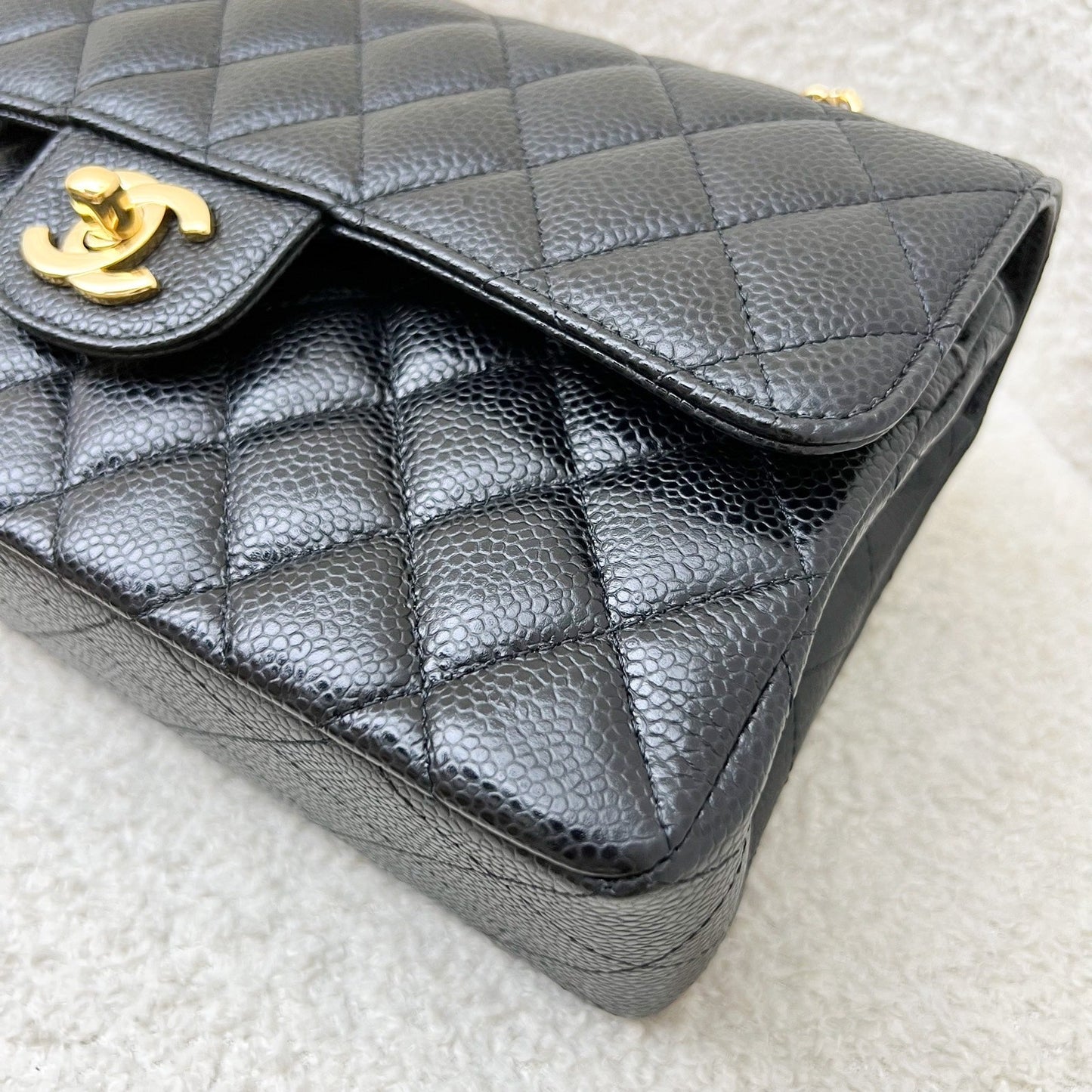 GLM-Small Classic Flap CF in Black Caviar and GHW (Model: A01113)