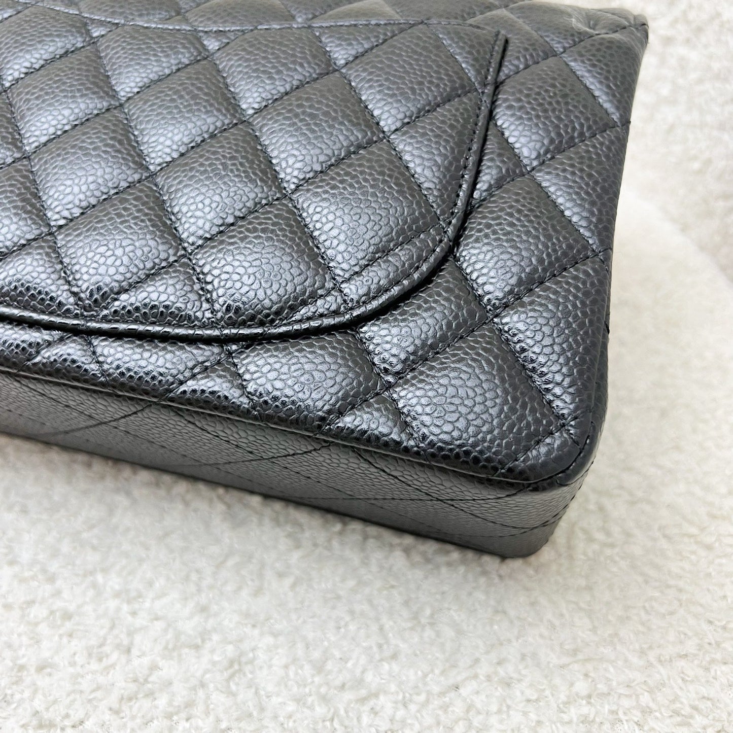 GLM-Small Classic Flap CF in Black Caviar and GHW (Model: A01113)