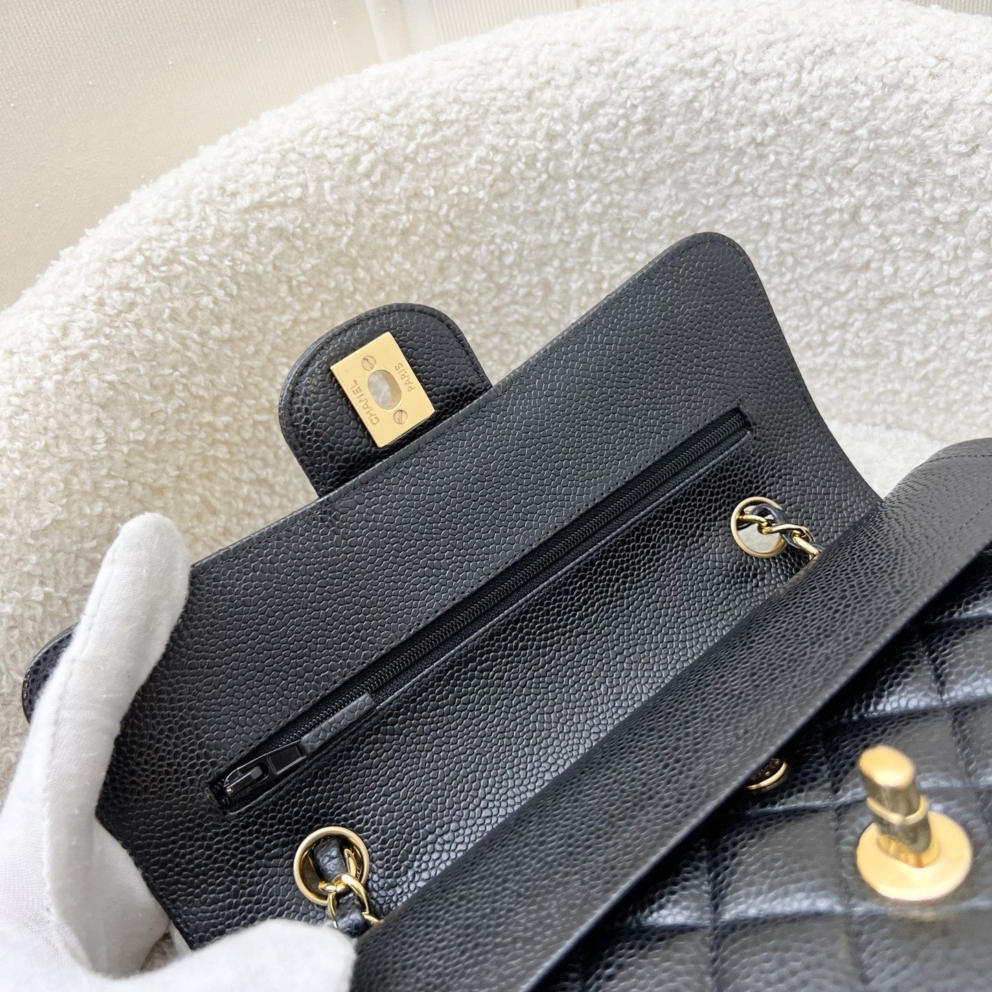 GLM-Small Classic Flap CF in Black Caviar and GHW (Model: A01113)