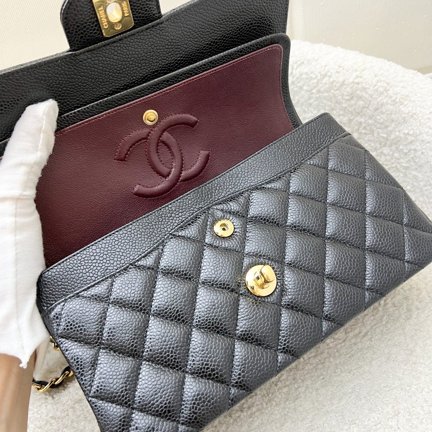 GLM-Small Classic Flap CF in Black Caviar and GHW (Model: A01113)