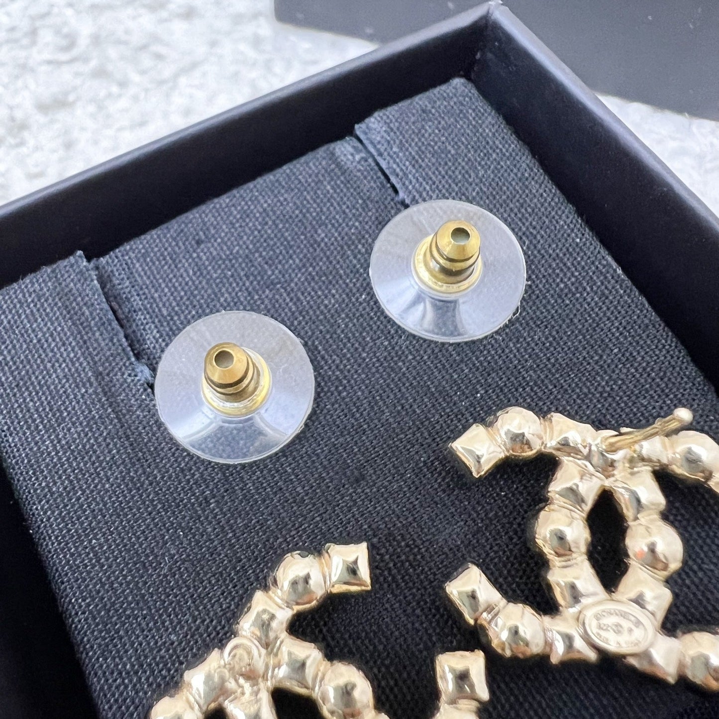 GLM-GLM- Logo Earrings with Pearls and Black Resin in GHW