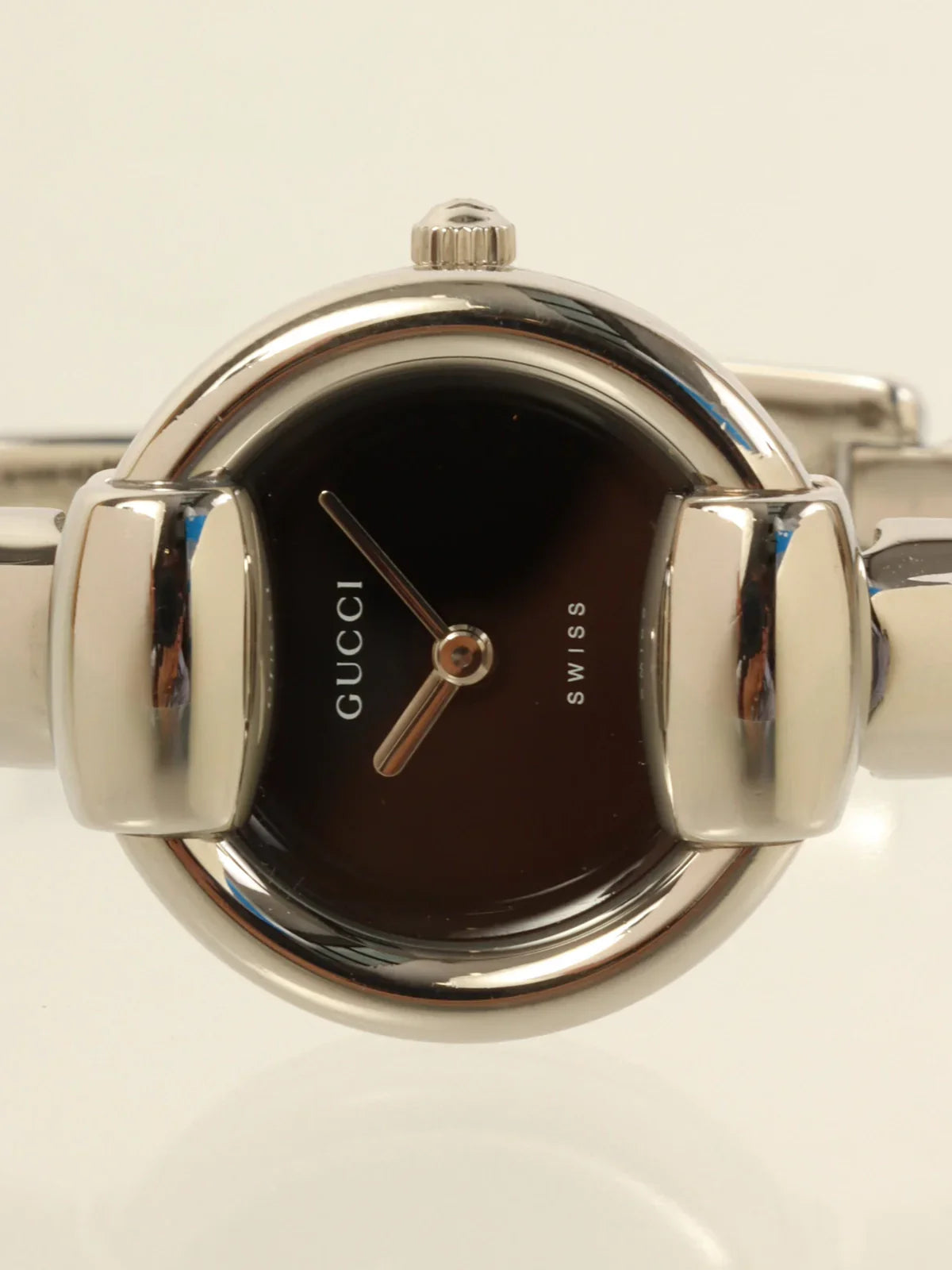 GUCCI Round Face Logo Bangle Watch Silver/Black