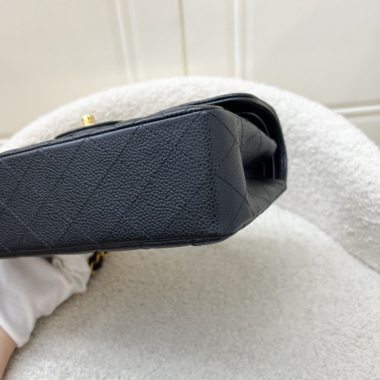 GLM-Small Classic Flap CF in Black Caviar and GHW