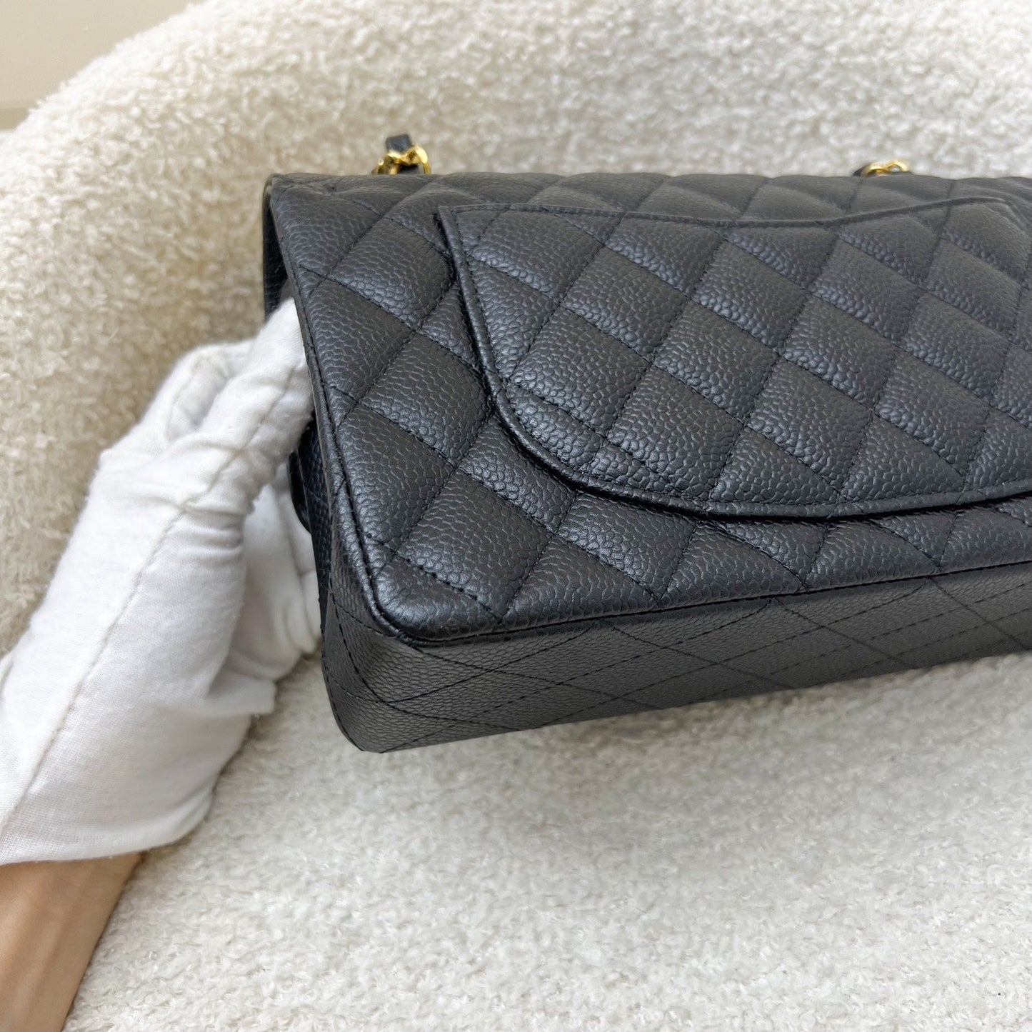 GLM-Small Classic Flap CF in Black Caviar and GHW