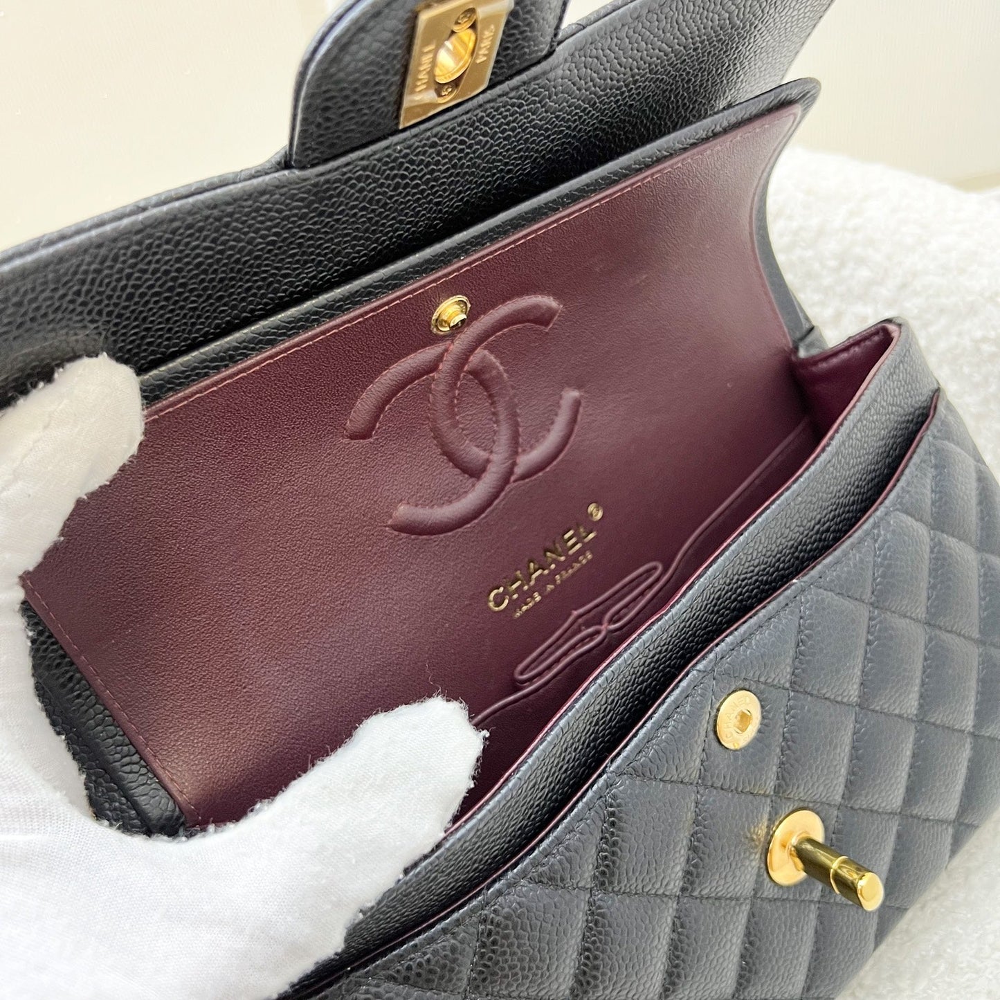 GLM-Small Classic Flap CF in Black Caviar and GHW