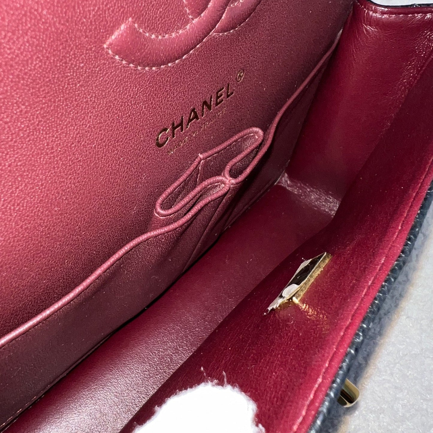 GLM-Small Classic Flap CF in Black Caviar and GHW